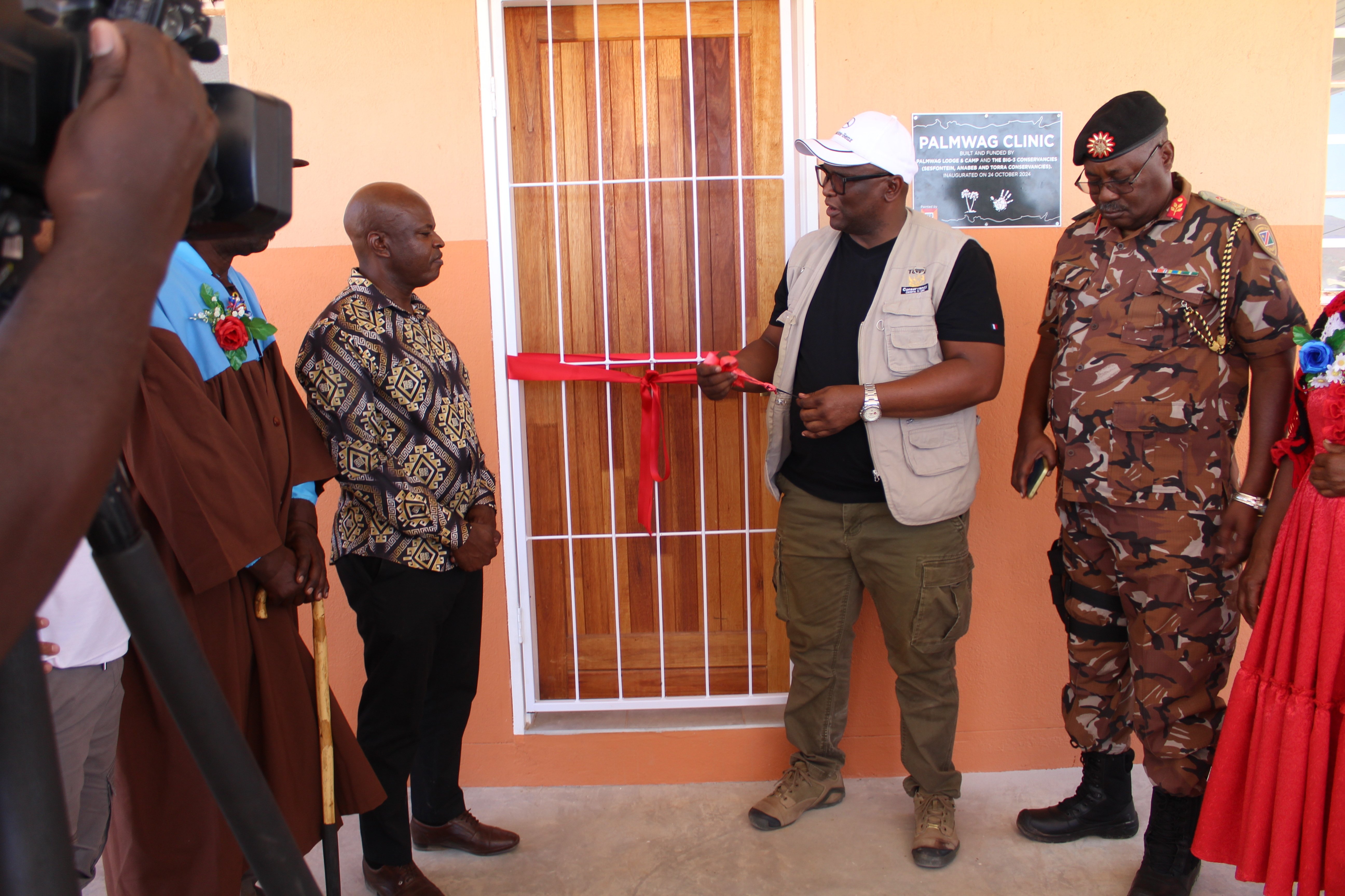  Outjo Constituency Regional Councillor, Torra Conservancy Chairperson, and Kunene Regional Police Commander cutting the ribbon of the Palmwag clinic